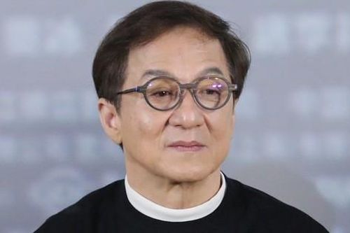 Thành Long ngã xuống thần đàn