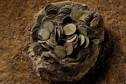 Khai quật hàng trăm đồng tiền cổ ở Đức, có thể thuộc về một thị trưởng giàu có thế kỷ 17
