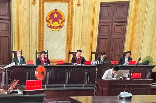 Nữ giáo viên bị cuốn vào bất động sản 'ma'