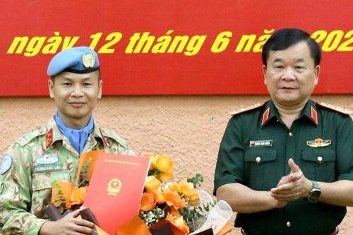 Trao quyết định cử sĩ quan Quân đội làm nhiệm vụ tại trụ sở Liên Hợp Quốc