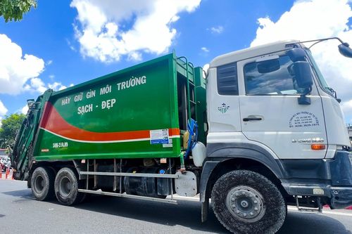 Va chạm với xe chở rác, người phụ nữ tử vong thương tâm