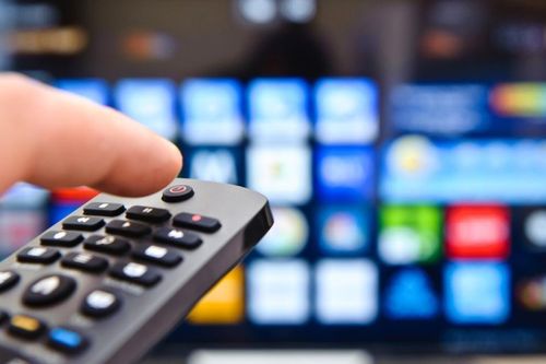 'Mỗi lần mở TV thông minh tôi lại phải gọi cháu giúp'