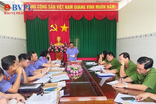 Trực tiếp kiểm sát việc tiếp nhận, giải quyết nguồn tin về tội phạm của Cơ quan CSĐT Công an huyện Bến Lức
