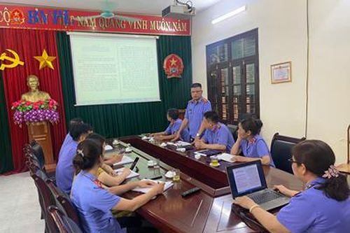 Chi bộ VKSND huyện Bình Lục ứng dụng công nghệ thông tin trong sinh hoạt chuyên đề