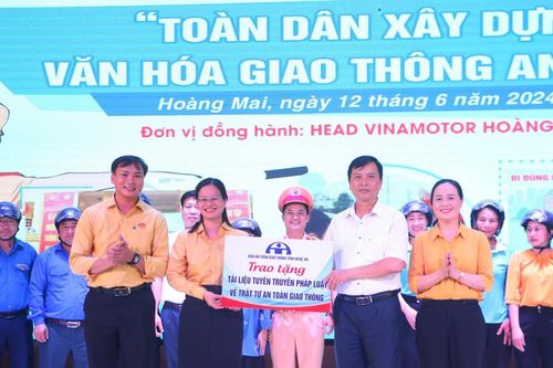 Nghệ An tiếp tục tuyên truyền 'Toàn dân xây dựng văn hóa giao thông an toàn'