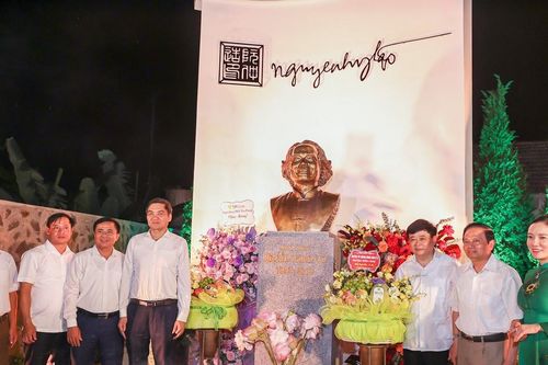 Khánh thành Khu tưởng niệm nhà thơ, nhạc sĩ Nguyễn Trọng Tạo ở quê hương Nghệ An