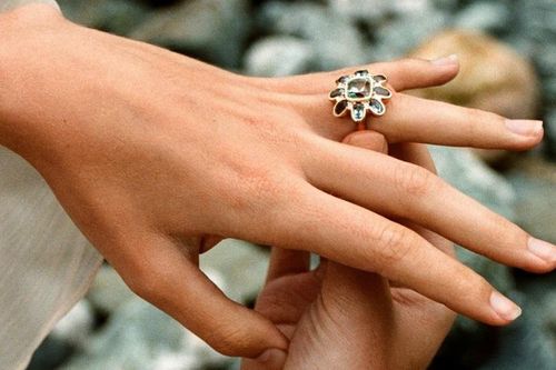 Loại đá quý có ở Việt Nam đang nhăm nhe cạnh tranh với kim cương