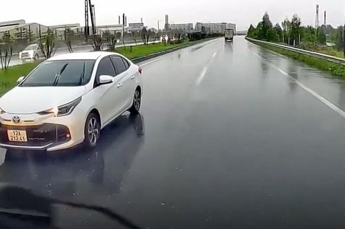 Xử phạt tài xế đi ngược chiều trên cao tốc Hà Nội - Bắc Giang