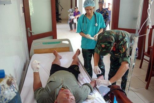 Cấp cứu kịp thời cho ngư dân Bình Định bị tai nạn lao động trên biển
