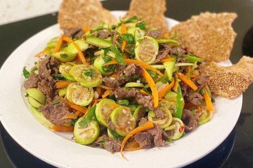 Cách làm gỏi bò cà pháo tươi ngon, thanh mát, lại lạ miệng cho bữa cơm ngày hè của mẹ đảm