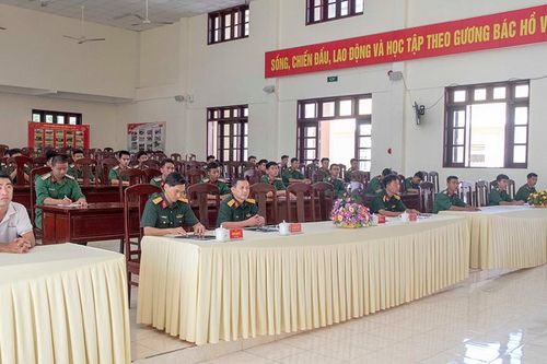 Bồi dưỡng nhận thức về Đảng trong lực lượng vũ trang tỉnh và học sinh ở Chợ Mới