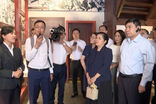 Đoàn đại biểu các tỉnh: Điện Biên, Lai Châu, Hà Giang thăm khu di tích Chủ tịch Hồ Chí Minh tại Côn Minh