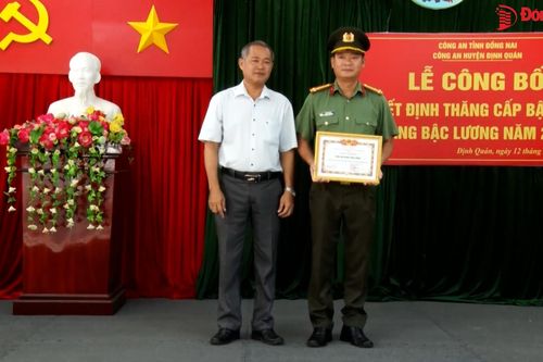 Định Quán khen thưởng vụ ngăn chặn kịp thời 2 nhóm thanh niên chuẩn bị hung khí đánh nhau