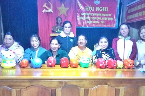 Phụ nữ Sơn Lang tiết kiệm để thoát nghèo