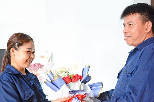 Vun đắp hạnh phúc gia đình từ tình yêu lao động