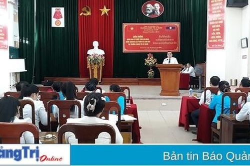 Quan tâm công tác đào tạo lý luận chính trị cho cán bộ Lào