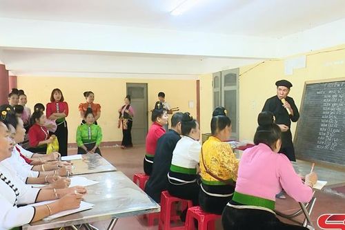 Bảo tồn ngôn ngữ và chữ viết các dân tộc