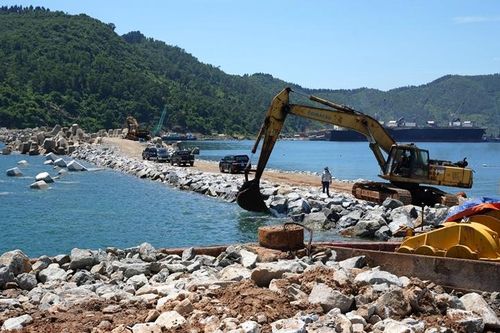 Đẩy nhanh tiến độ Dự án đê chắn sóng cảng Chân Mây giai đoạn 2