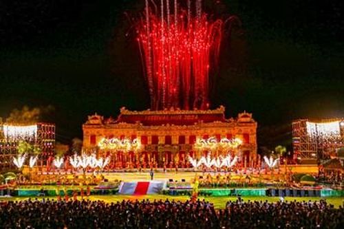 Lưu luyến lời hẹn 'Về Huế Festival'