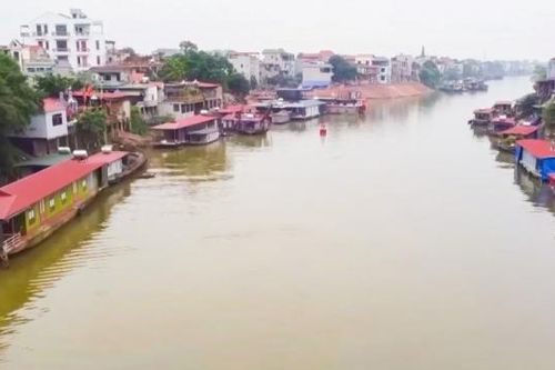 Bắc Giang: Khẩn trương đưa người dân làng chài Nguyệt Đức lên bờ