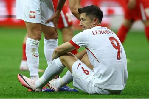 Ba Lan gặp khó khăn khi tiền đạo Robert Lewandowski bị chấn thương