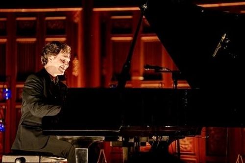 Nghệ sĩ piano nổi tiếng thế giới Steve Barakatt lần đầu tiên công diễn tại Việt Nam
