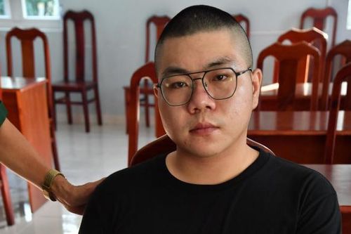 Bắt người nước ngoài cất giấu ma túy trong hộp nước nho