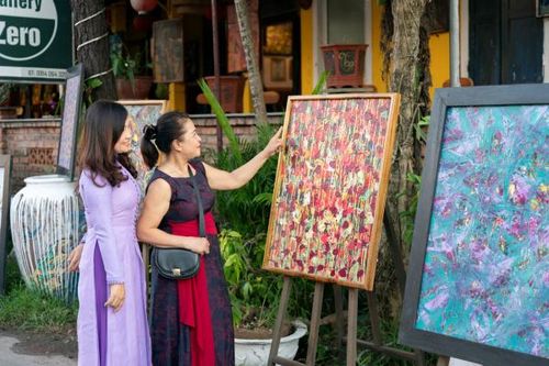 'Phố tranh Festival Huế' thu hút du khách