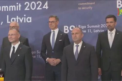 9 nước sườn Đông NATO nhóm họp tại Latvia