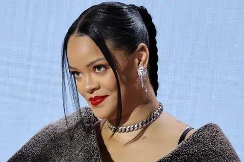 Rihanna lập hai kỷ lục mới dù 8 năm không ra album