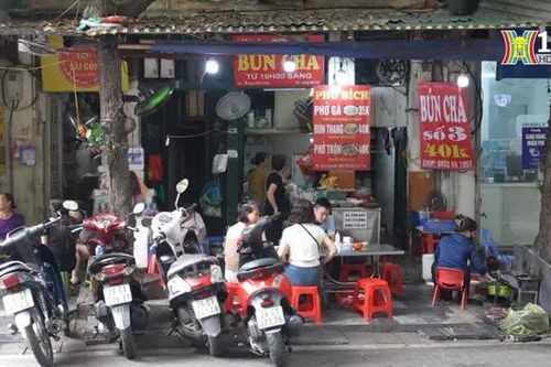 Chia sẻ không gian chung để mưu sinh trên phố cổ