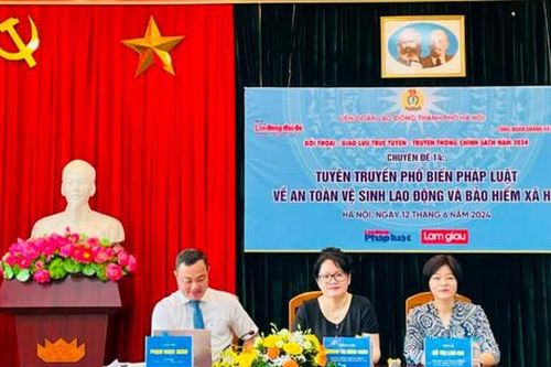 Hơn 200 lao động nghe giải đáp về an toàn vệ sinh lao động, bảo hiểm xã hội