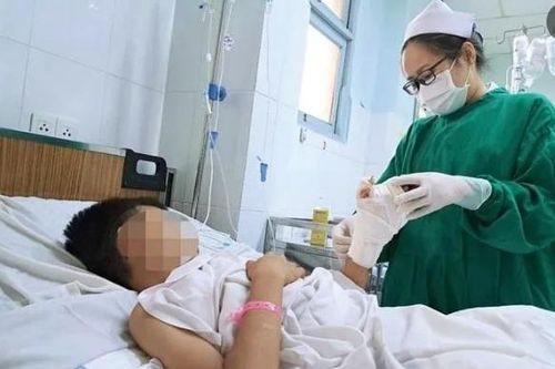 Chơi thả diều khi nghỉ hè, bé trai 13 tuổi ở Đắk Lắk phải nhập viện gấp vì bị điện giật