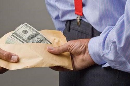 Gom tiền 'chạy án', cả nhóm cùng rủ nhau vào vòng lao lý