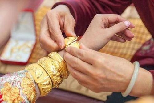 Nhà gái hủy hôn nhưng quyết không trả 1,3 tỷ đồng tiền sính lễ nhà trai đã đưa