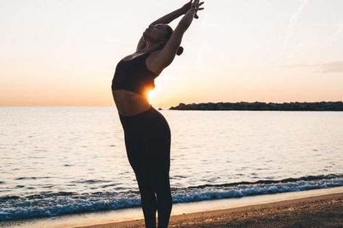 Bài tập giãn cơ buổi sáng giúp cơ thể tỉnh táo, tràn đầy năng lượng