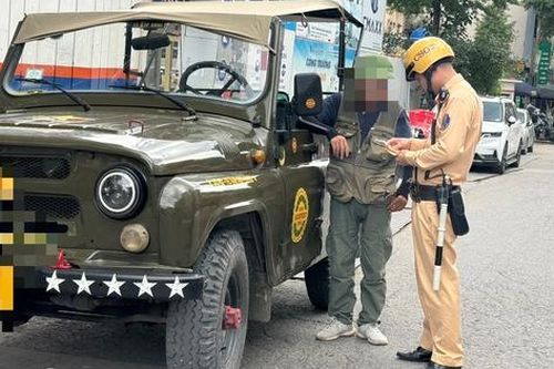 Mạnh tay xử lý xe 'u-oát' vi phạm giao thông tại Hà Nội