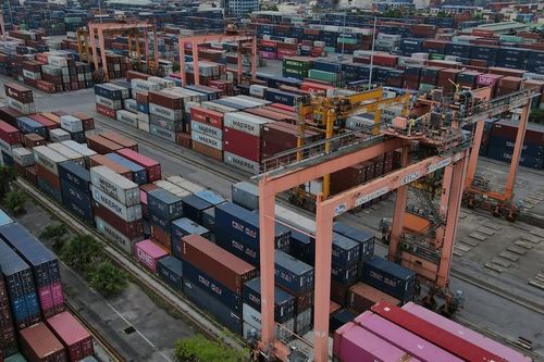 Chóng mặt với cước tàu biển