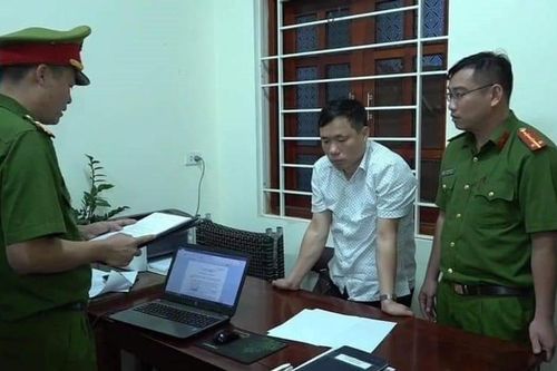 Khởi tố, bắt Phó Chủ tịch UBND huyện Quỳ Hợp