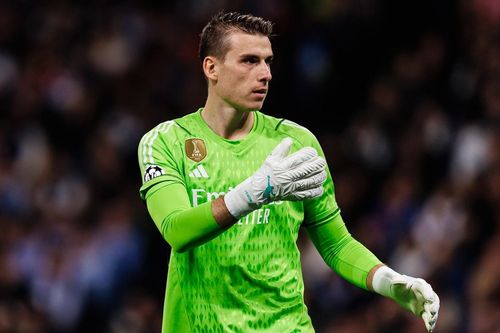 Arsenal hỏi mua người hùng Real Madrid