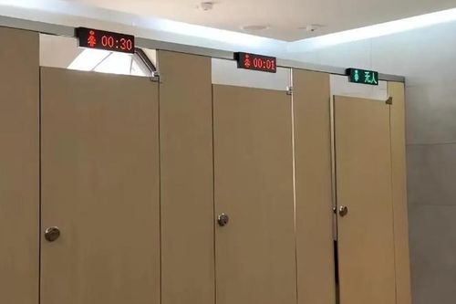 Điểm du lịch Trung Quốc lắp đồng hồ đếm giờ tại nhà vệ sinh