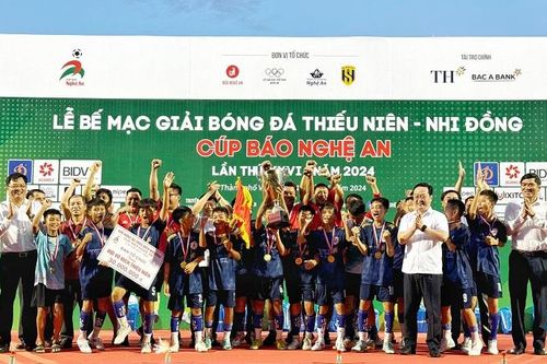 Bế mạc Giải bóng đá thiếu niên-nhi đồng Cúp Báo Nghệ An lần thứ 26