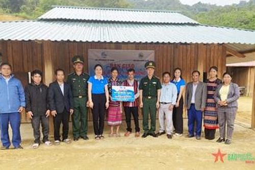 Bàn giao nhà Mái ấm tình thương cho gia đình khó khăn xã biên giới Ch'ơm