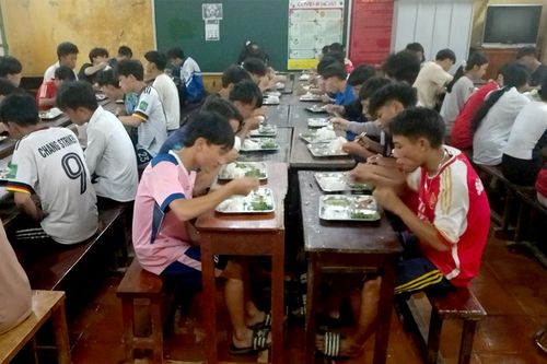 Đảm bảo chỗ ăn, ngủ cho học sinh vùng khó trước Kỳ thi tốt nghiệp THPT
