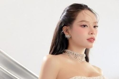 Hoa hậu Thanh Thủy khoe nhan sắc trong trẻo cùng đường cong quyến rũ trong BST váy cưới