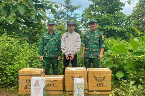 Liên tiếp bắt giữ 2 vụ vận chuyển pháo trái phép