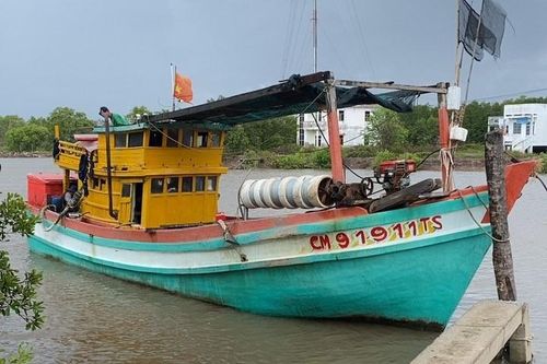 Cà Mau: Phạt 79 triệu đồng chủ tàu cá chở thiết bị giám sát của tàu khác