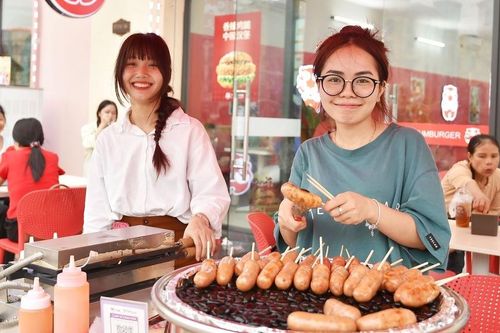 'Thiên đường ẩm thực' phía đông - điểm hẹn quen của giới trẻ Hà thành