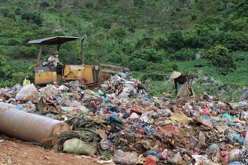 Đoàn liên ngành vào cuộc, phát hiện thêm kim tiêm tại bãi rác Mộc Châu