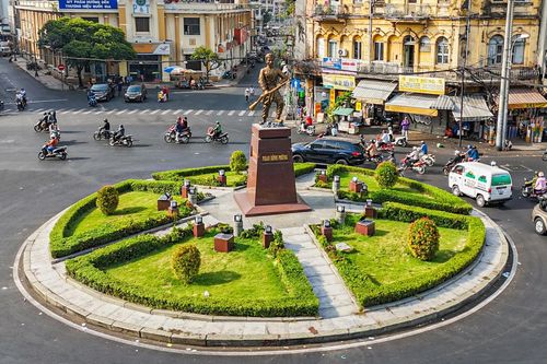 Bí thư quận 1: Giữa trung tâm TPHCM có gia đình phải chia ca để ngủ